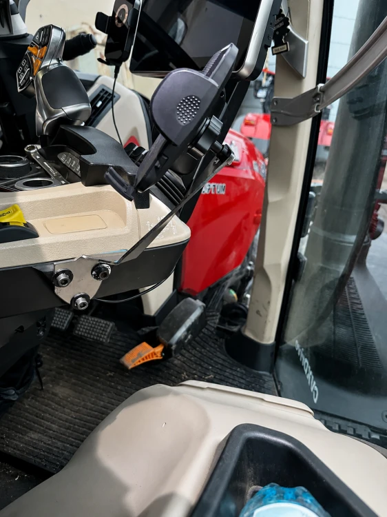 Case IH Steyr AFS Connect Phone Mount 3