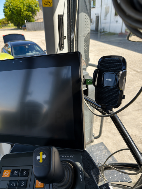 Claas Cebis phone mount