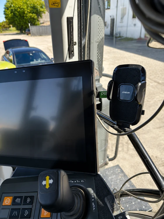 Claas Cebis phone mount