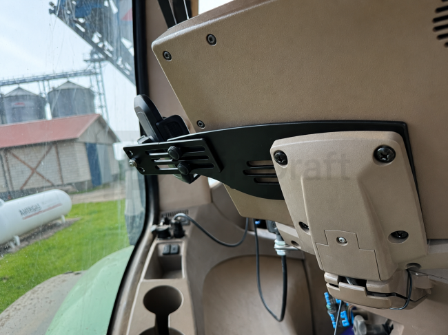 Command Center 4600/G5 Phone Mount 2
