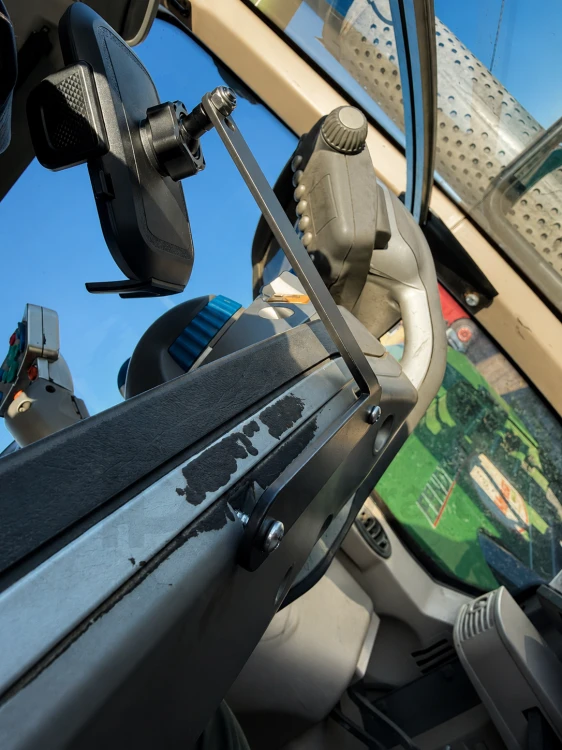 Fendt COM 3 Phone Mount 2