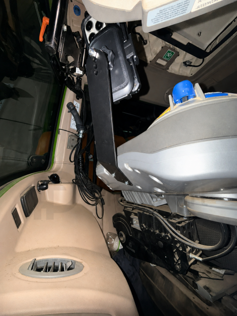 Fendt S4/SCR phone mount 2