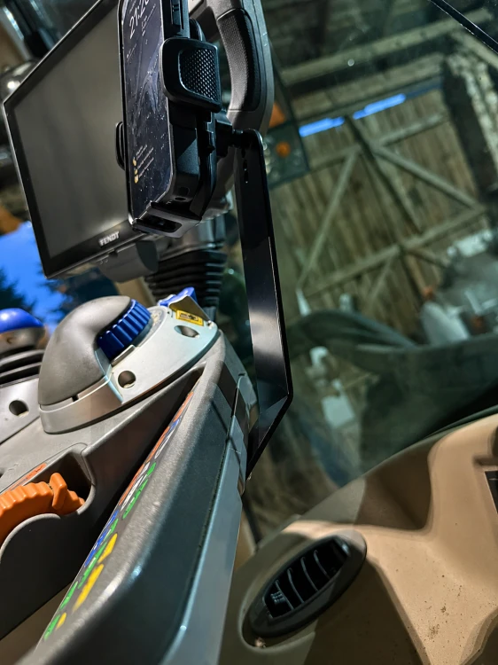Fendt S4/SCR phone mount 3