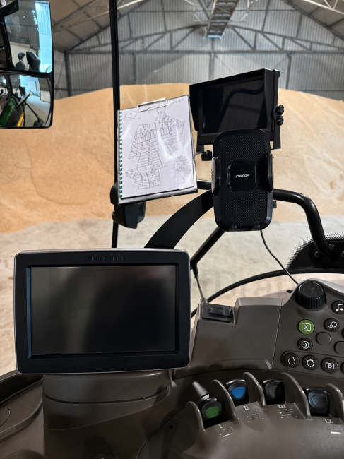 John Deere 6R 4 Screw Phone Mount