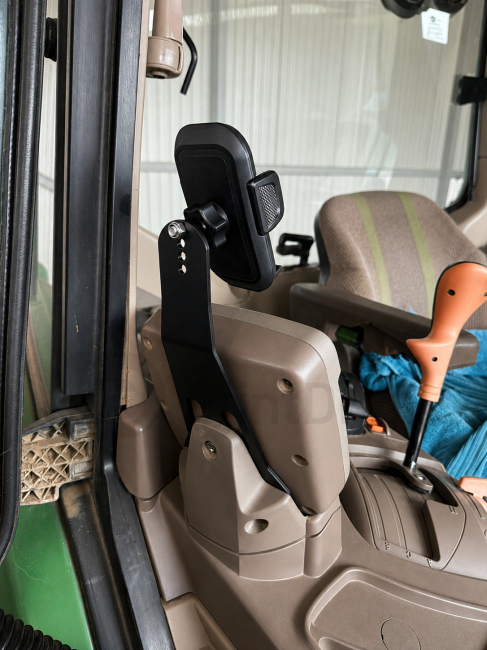 John Deere 6/7 Premium Phone Mount 2