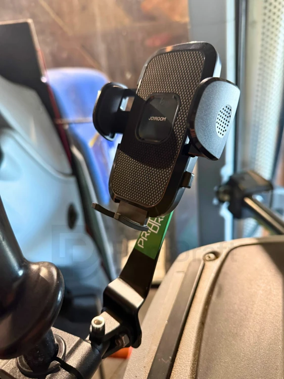 New Holland Power/Range Command Phone Mount Front 2