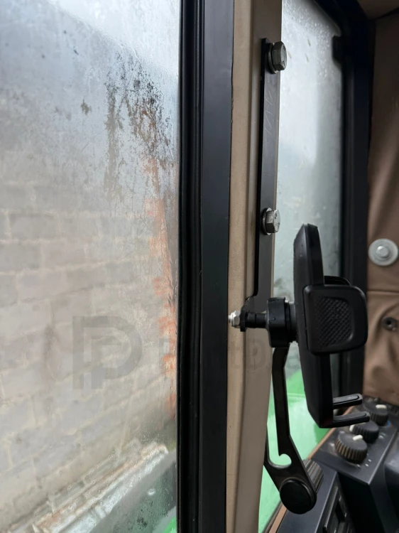John Deere 5/6/7 Series Phone Mount Back