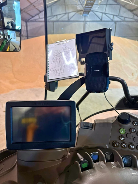 6R Series Phone Mount 4 Screw Front