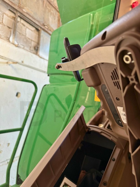 Monitor 2630 GreenStar 3 Phone Mount Back