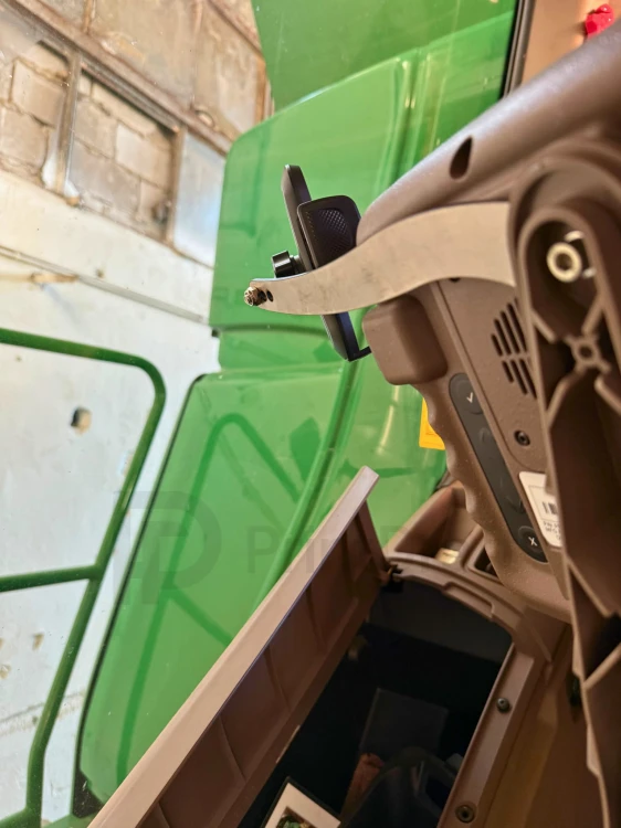 Monitor 2630 GreenStar 3 Phone Mount Back