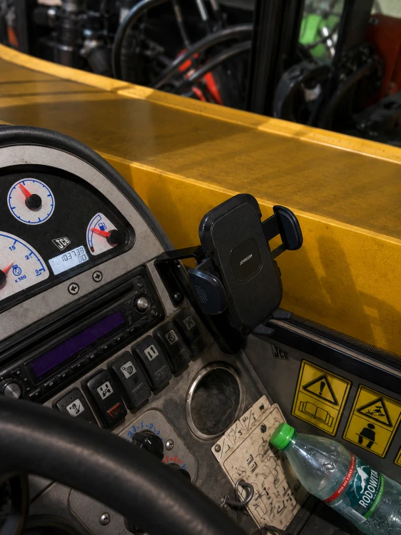 Old jcb phone mount 2